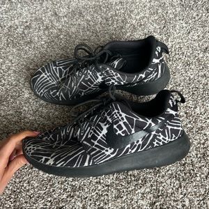 Black and White One Print Black Nike Roshes